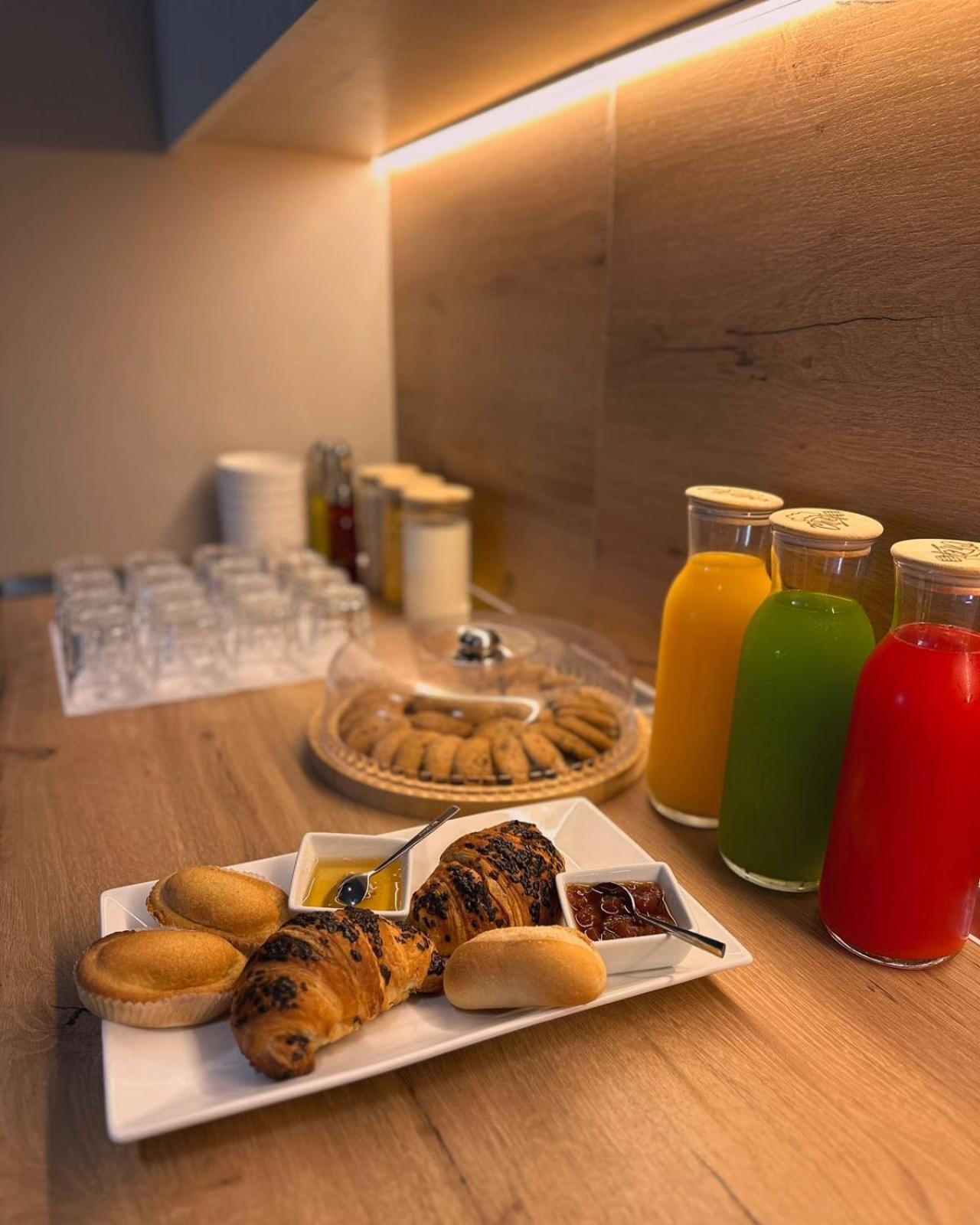 The Roots Boutique Hotel Shkoder Bagian luar foto